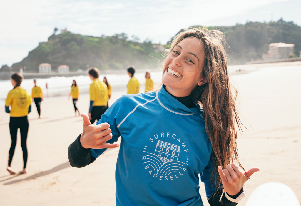 Sara, monitor de surf